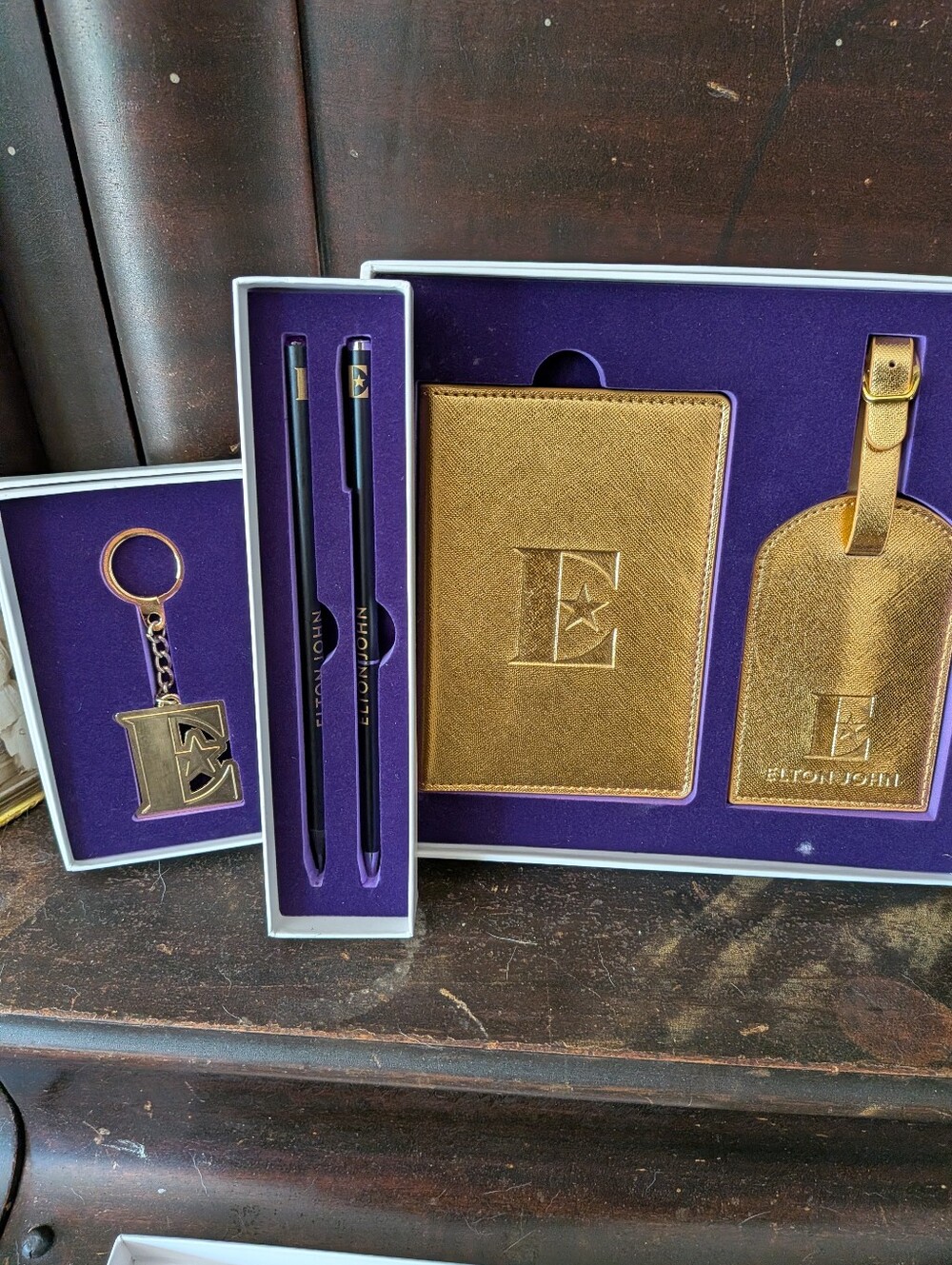 Elton John 4+ Piece Limited Edition Gift Set - Picture 2 of 7